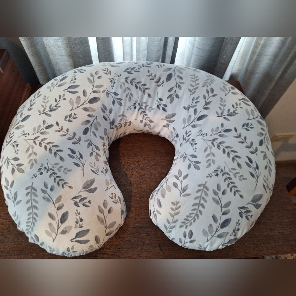 Boppy Nursing Pullow